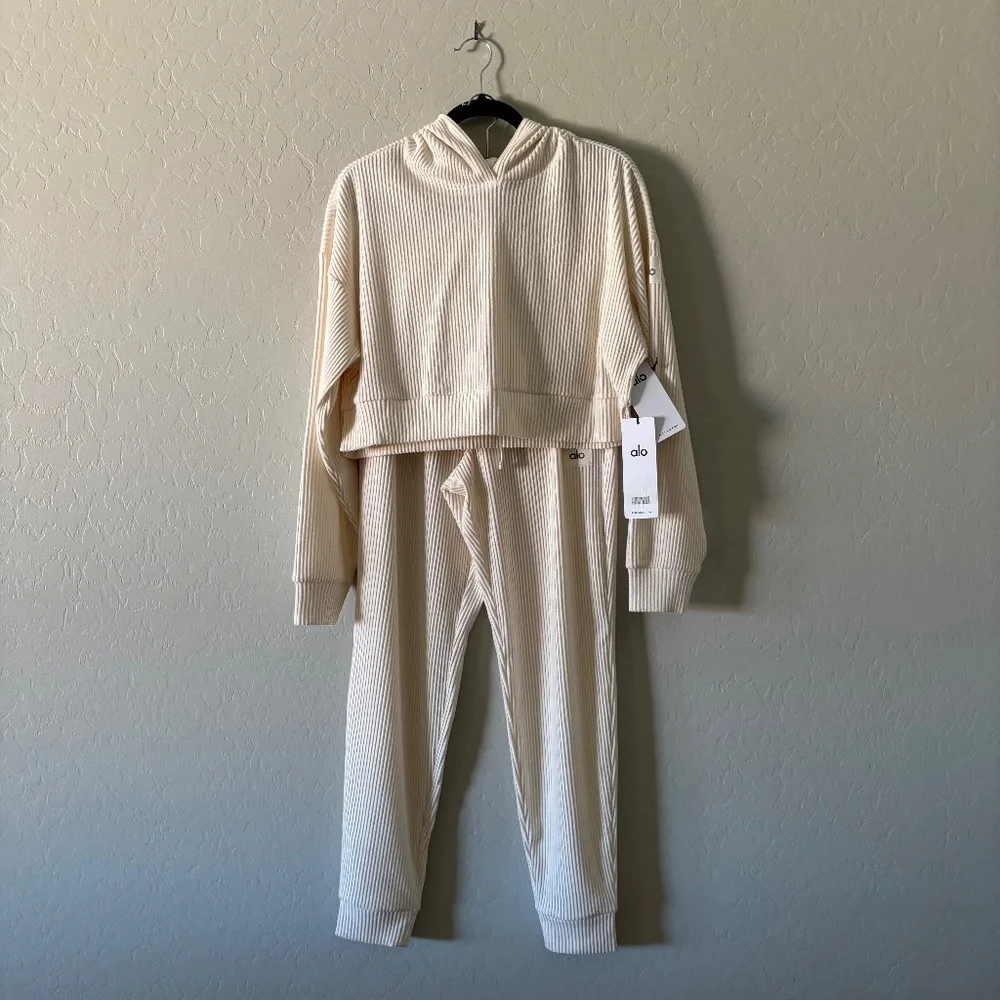 ALO Muse Jogger M and Sweater Hoodie S Creme Ivory Set New with Tags - Picture 1 of 11